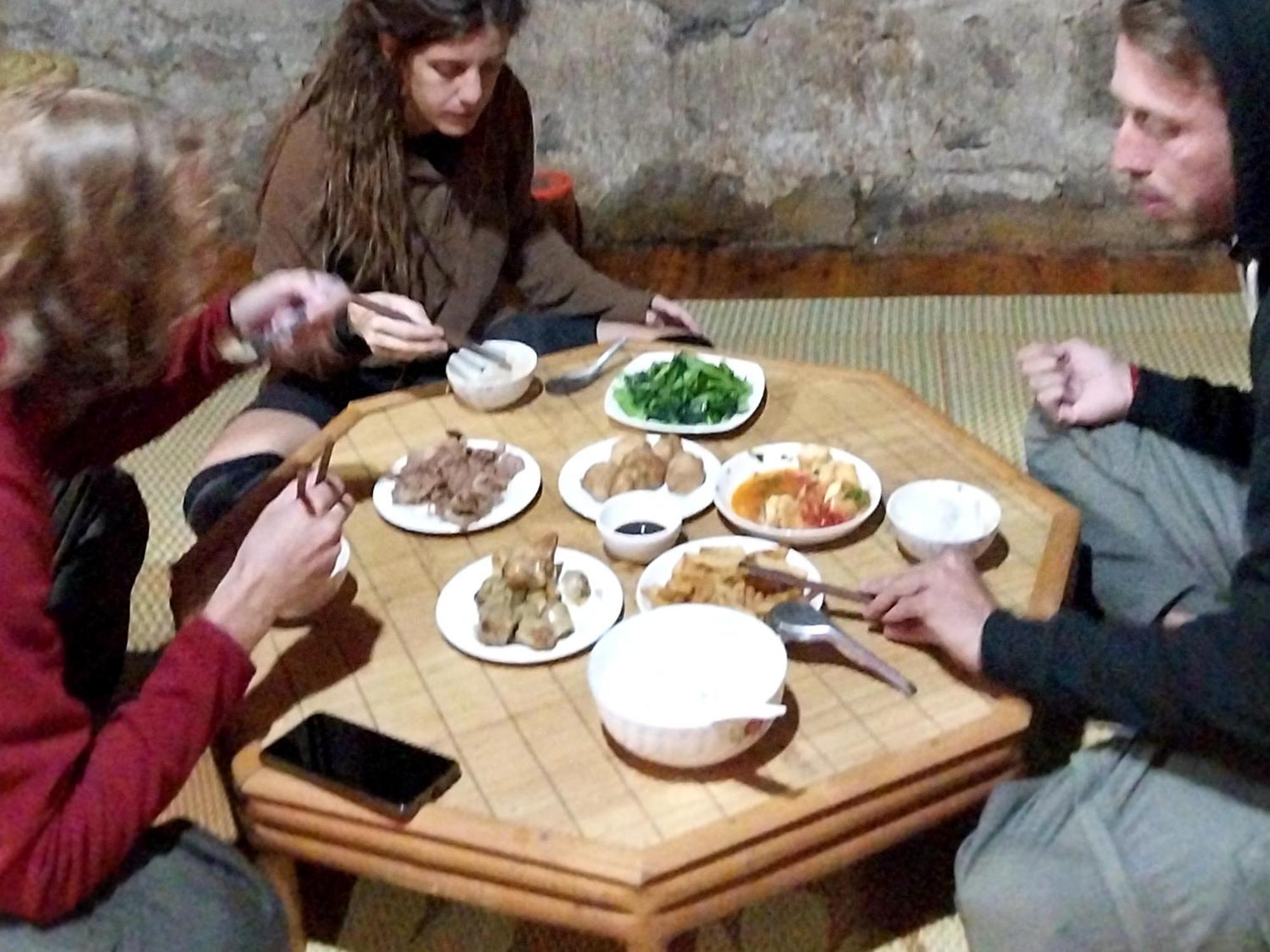 Trieu Hoan Homestay Каобанг Экстерьер фото