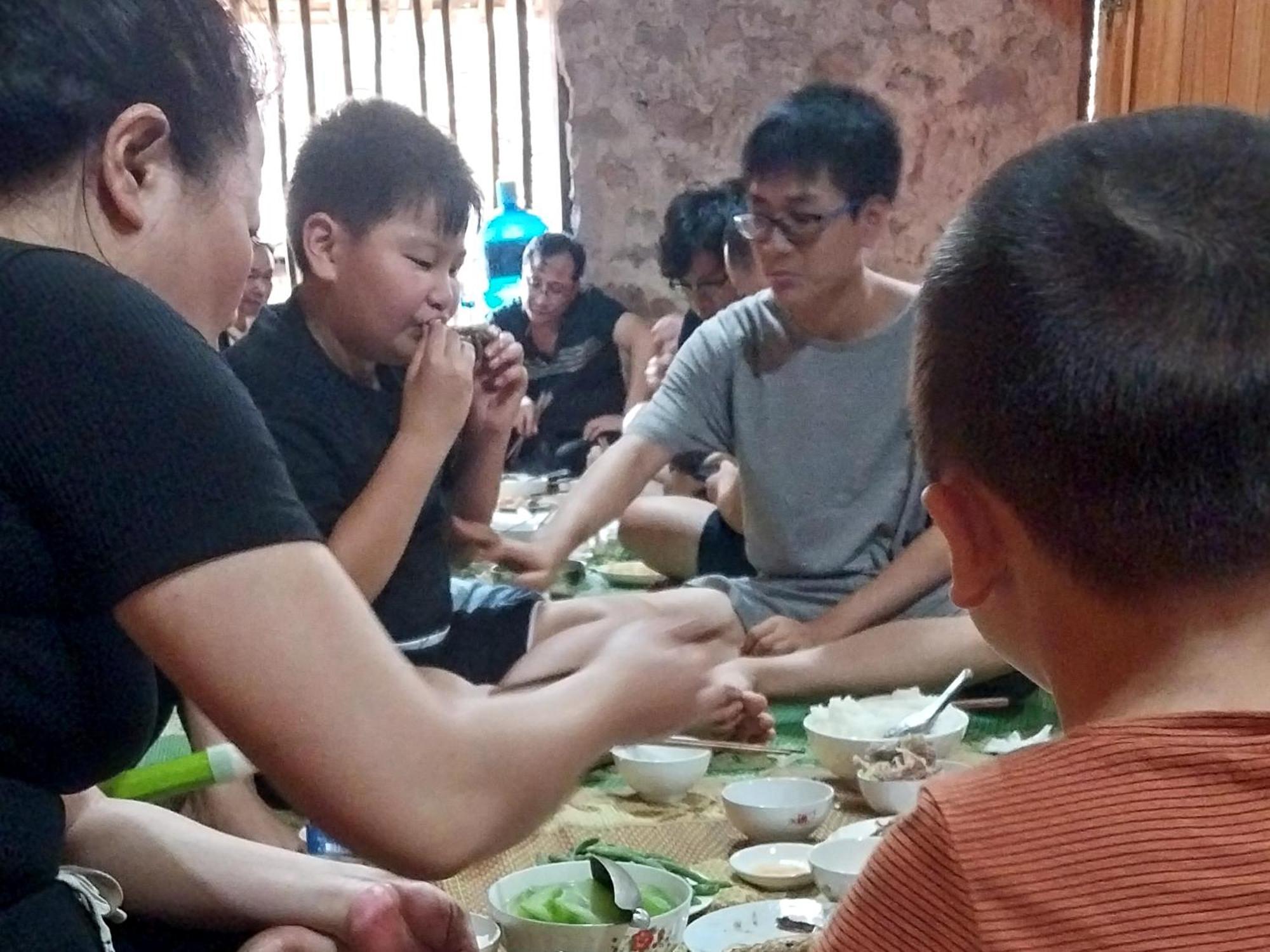Trieu Hoan Homestay Каобанг Экстерьер фото