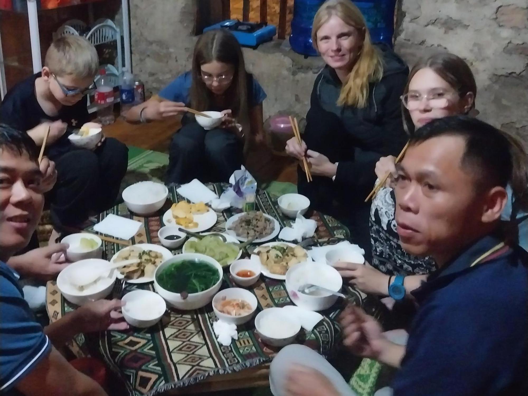 Trieu Hoan Homestay Каобанг Экстерьер фото